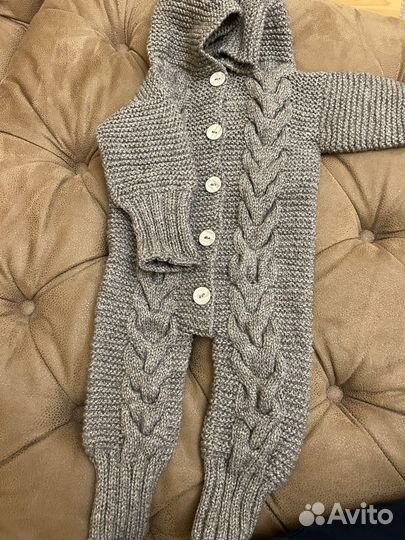 Вязаный костюм для новорожденного
