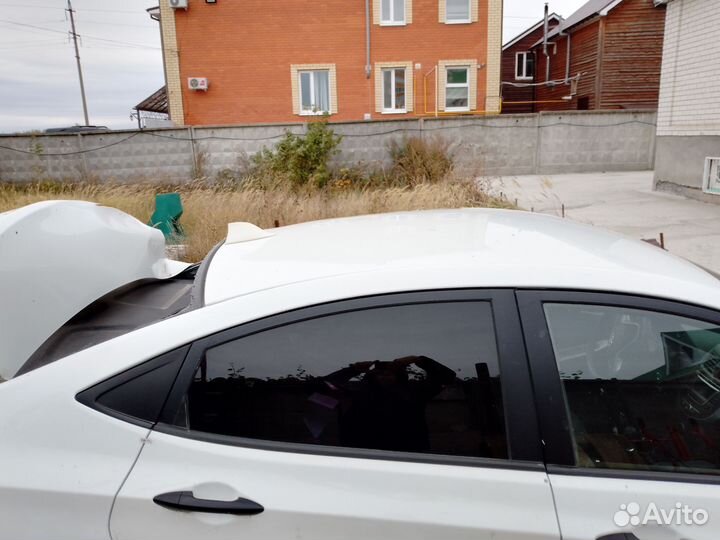 Hyundai Solaris 1.4 МТ, 2015, битый, 135 000 км