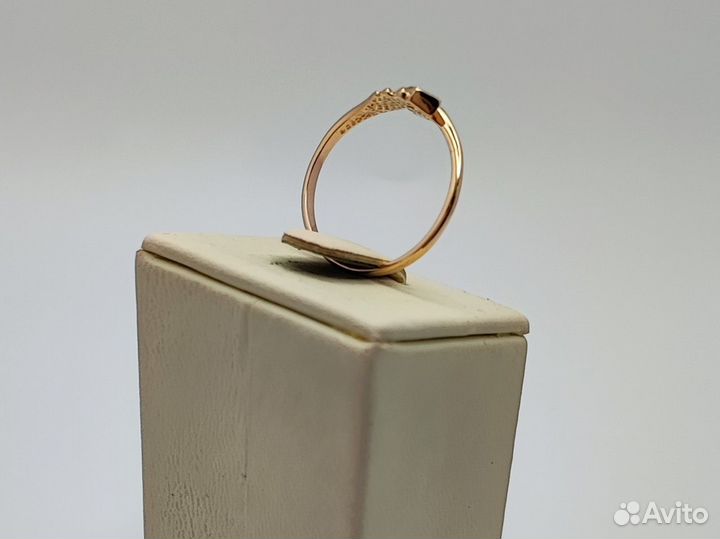 Золотое кольцо 585* р.17,5 с 2 брилл 0.02ct