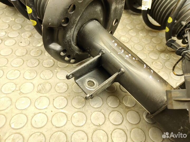 Амортизаторы комплект передние Mercedes-Benz W246