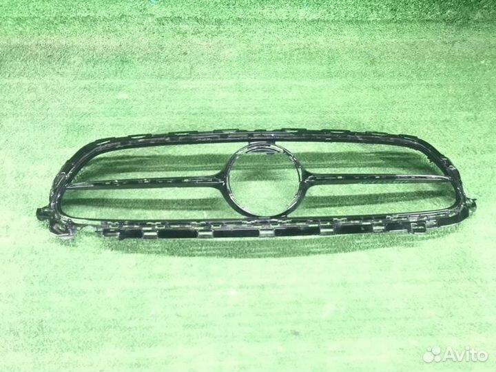 Накладка на решетку радиатора Mercedes-Benz E-Clas