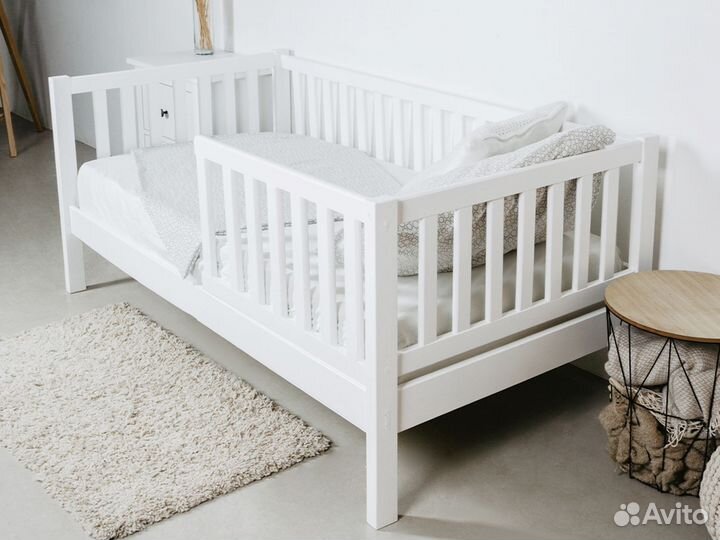 Детская кровать из массива