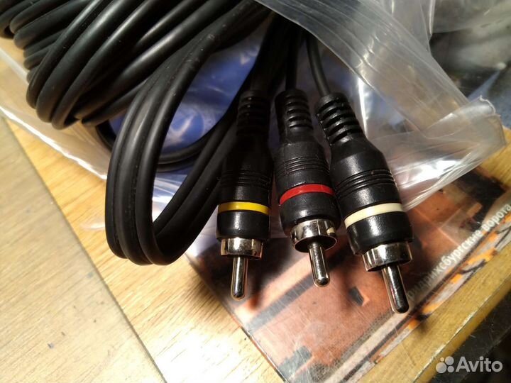 Кабель (3RCA-3RCA) 5м колокольчики