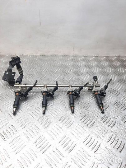 Топливная рампа Opel Vectra универсал 1.8 Z18XER