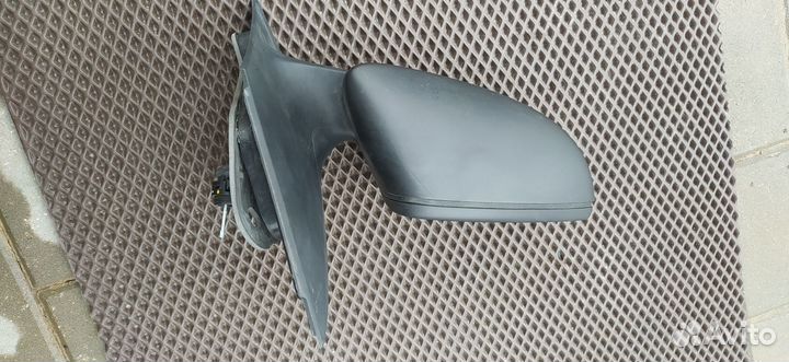 Зеркало правое Volkswagen Polo 2012