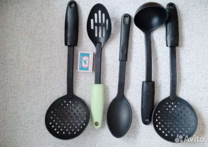 Тёрка, шумовки, поварешка, лопатка, ложки
