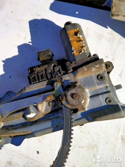 Стеклоподъемник перед. лев. Опель астраG. купе