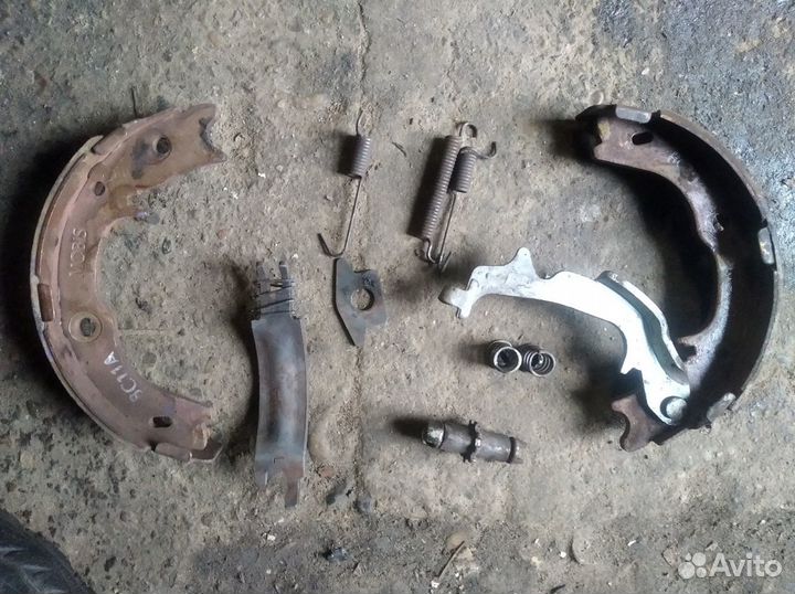 Механизм ручника правый Киа Спортейдж 2 и др детал