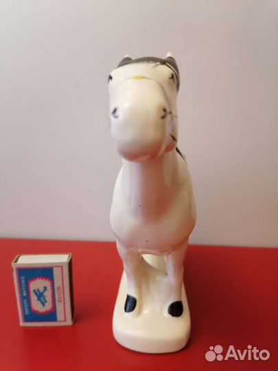 Фарфоровая статуэтка 