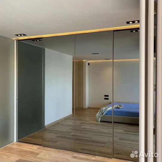 Шкаф с зеркалом