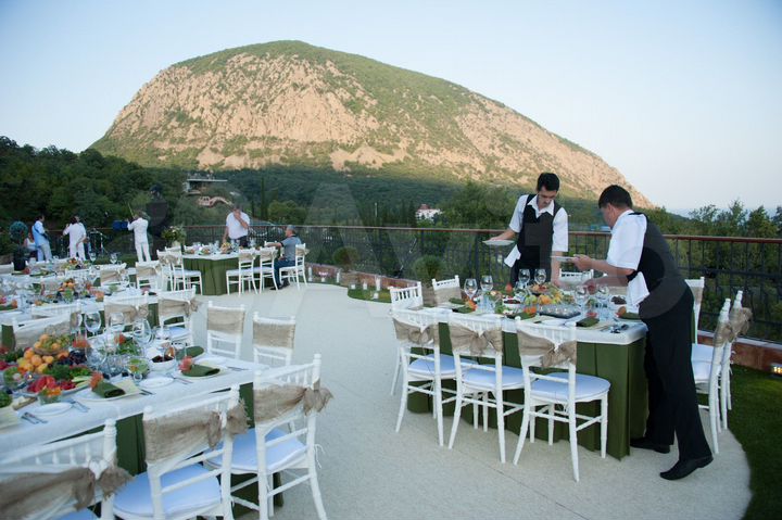 Дом 1136,6 м² на участке 32 сот.