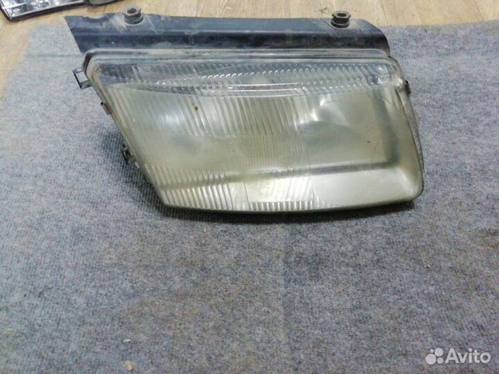 Фара передняя правая Volkswagen Passat 1.8 2000