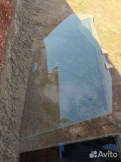 Стекло переднее правое ниссан блюберд HU14