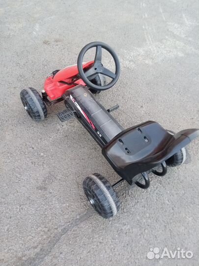 Детская машина на педалях