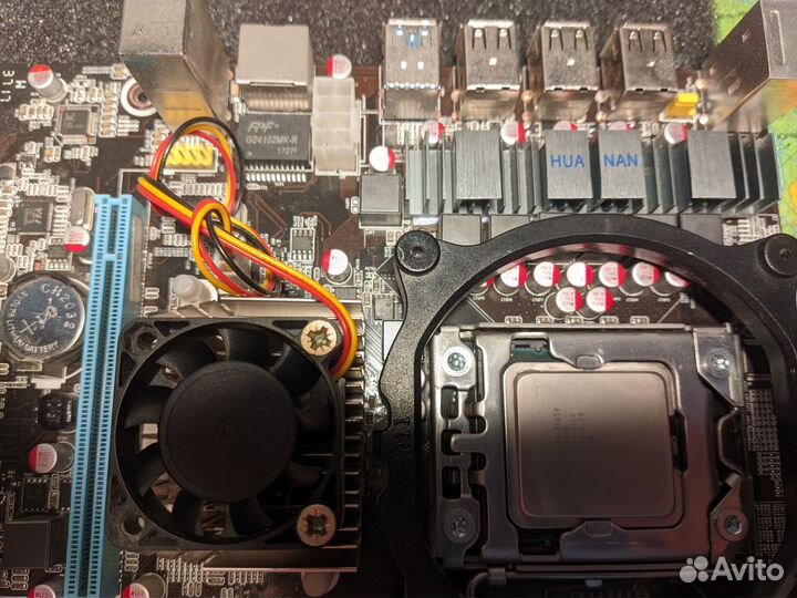 Материнская плата с процессором, памятью и кулером