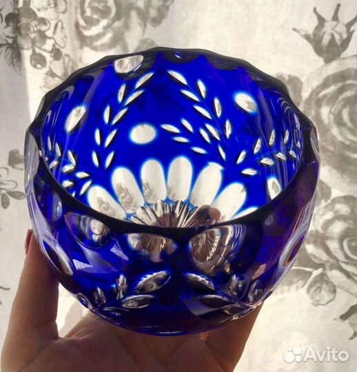 Ваза из цветного синего хрусталя