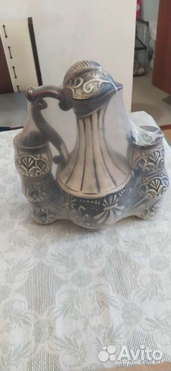 Графин и 6 рюмок, запечатан в плёнку