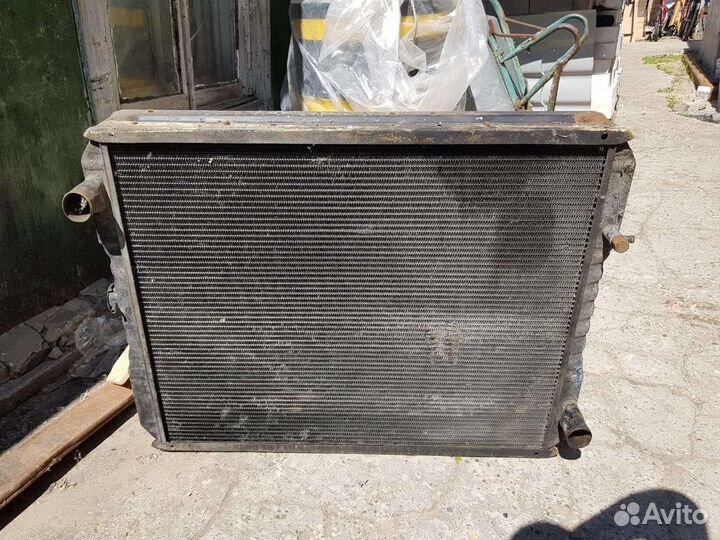 Продаю радиатор на hitachi