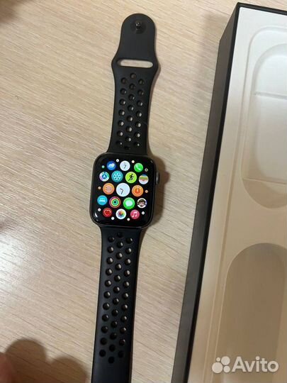 Часы apple watch se 44 mm nike