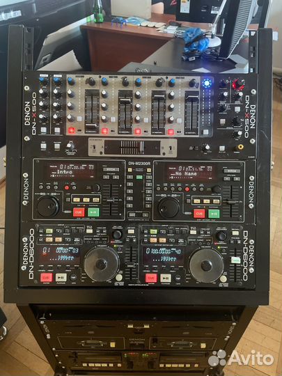 Dj's стойка с hi-fi аппаратурой