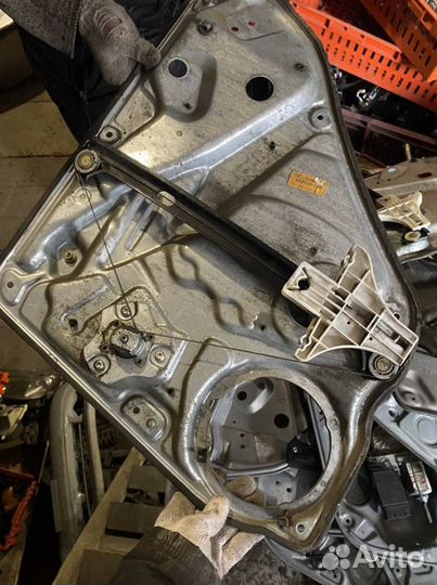 Задний левый стеклоподъемник Volkswagen passat B5