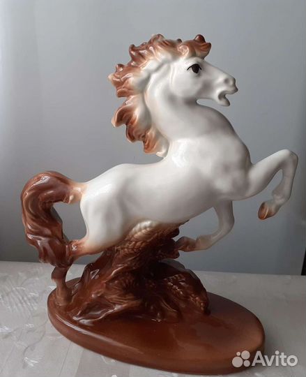 Статуэтка Конь на дыбах. Фарфор СССР