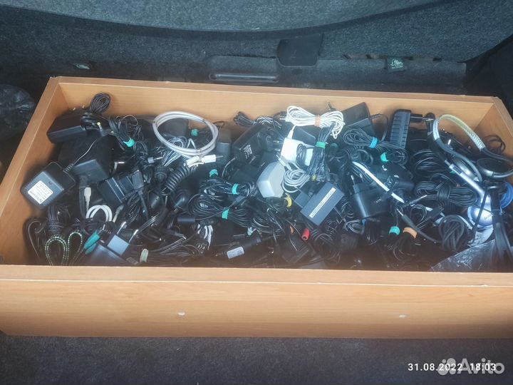 Зарядные устройства и USB кабеля