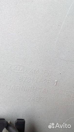 Молдинг крышки багажника Kia Sorento XM 2014 год