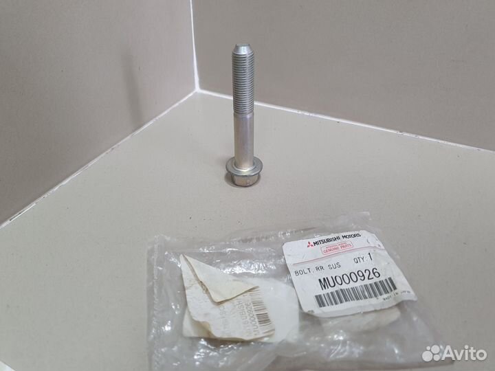 Болт крепления заднего рычага Mitsubishi Pajero 3
