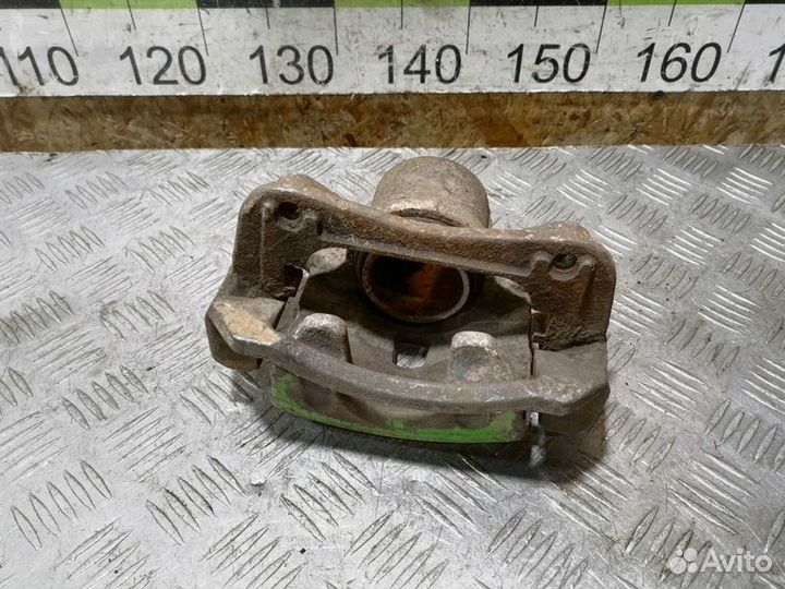 Суппорт передний правый Kia Ceed 2012 2017