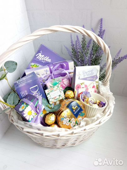 Подарочные наборы в корзине