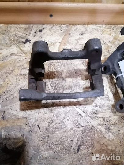 Скоба Заднего Суппорта Пассат Б6 Б7 Тигуан