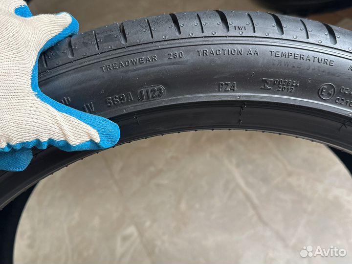 Pirelli P Zero PZ4 325/30 R23 и 285/35 R23