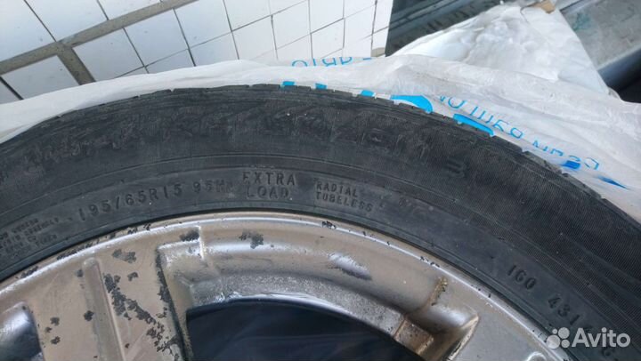 Продам колеса. Литьё. nokian 195/65/15. Б/у один г