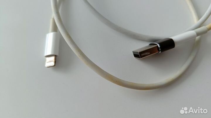 Оригинальная зарядка на iPhone кабель