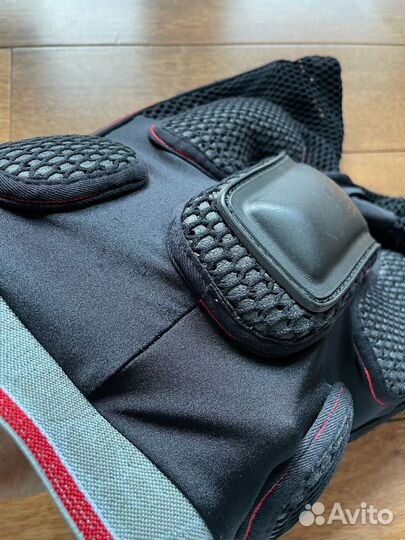 Защитные шорты dainese