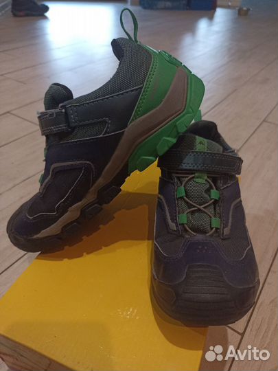 Треккинговые кроссовки