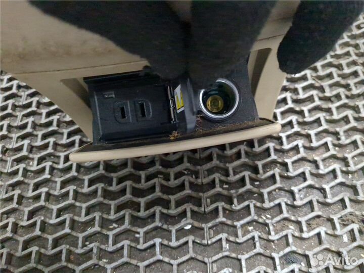 Консоль салона Mercedes E W212, 2011