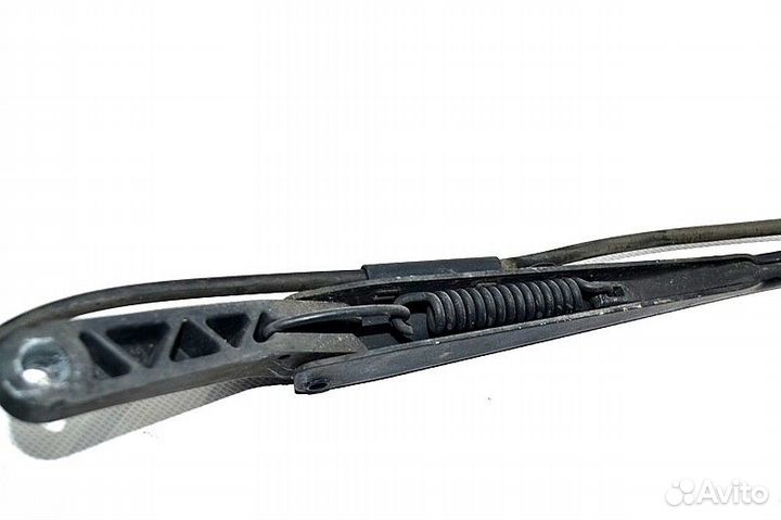 Поводок/Дворникодержатель лобовое стекло, правый D