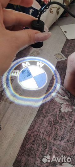 Две светящиеся эмблемы в дверьBMWлоготип цена за 2