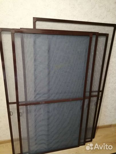 Москитные сетки на окна белые и коричневые