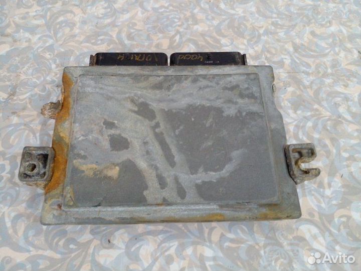Блок управления двигателем Renault Logan 1 2010