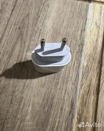 Оригинальная зарядка на iPhone