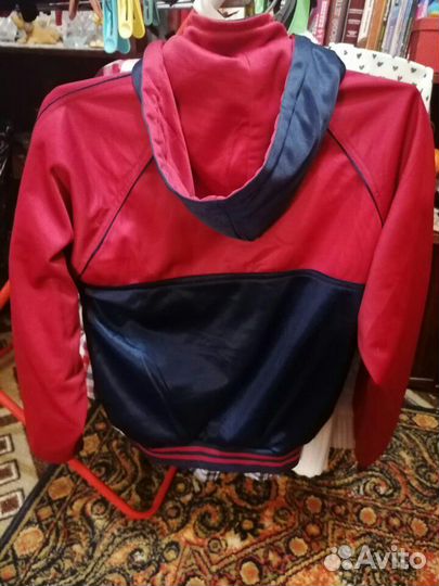 Спортивная курточка 38размер