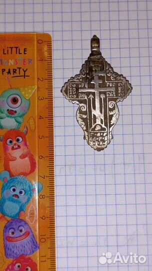 Старинный нательный крест -лепесток