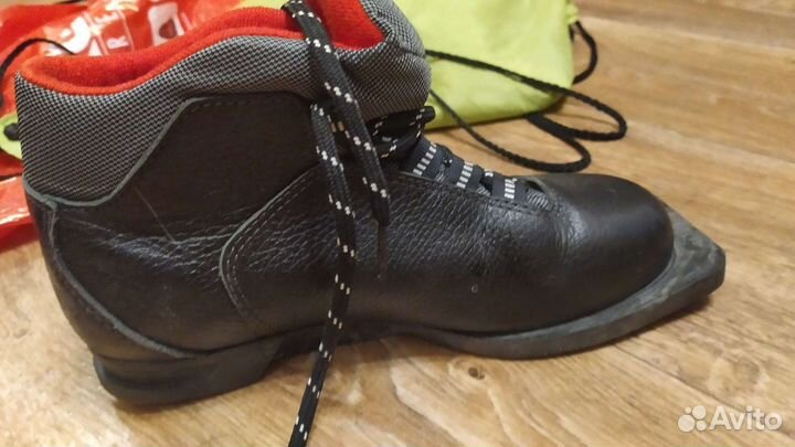 Лыжные ботинки