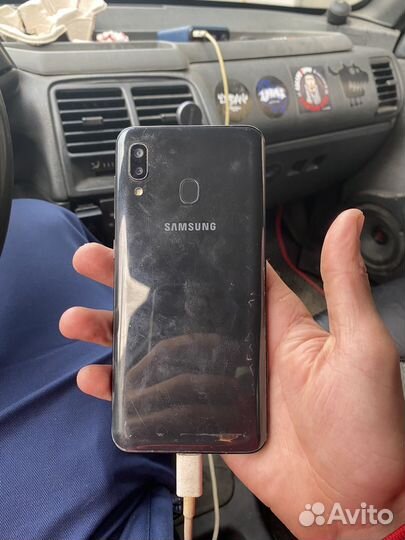 Samsung Galaxy A20, 3/32 ГБ