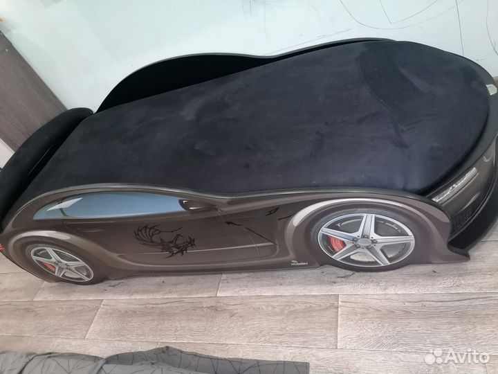 Детская кровать машина