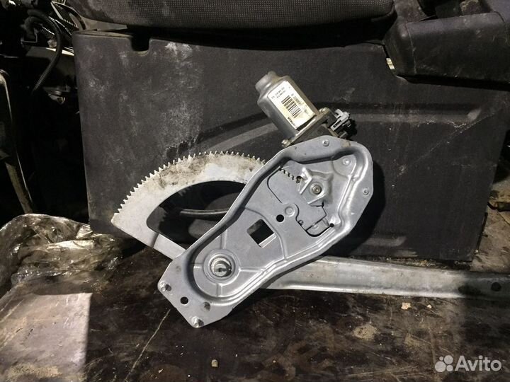 Стеклоподъемник передний правый Ford Transit 06-15