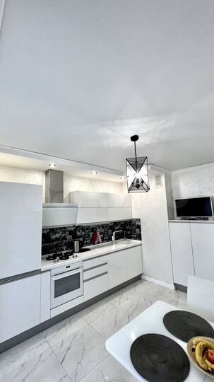 3-к. квартира, 81 м², 2/18 эт.